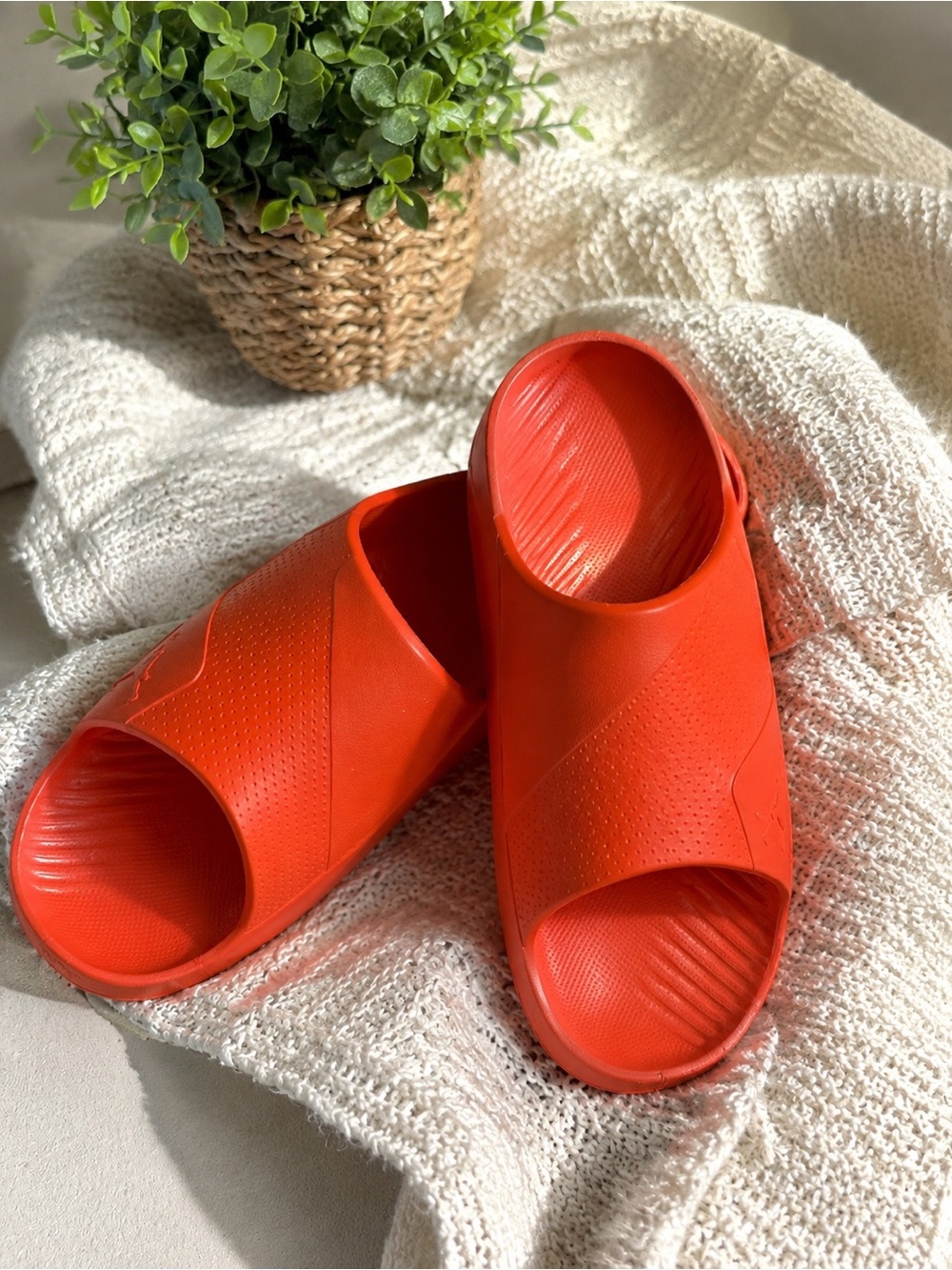 Nike Jordan Slides – Orange – Men’s Size 10